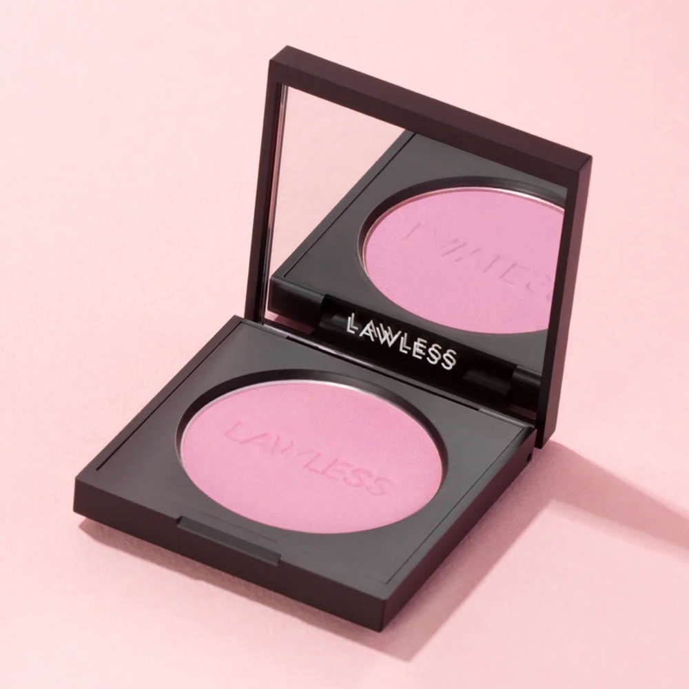 LAWLESS MAKE ME BLUSH TALC-FREE VELVET BLUSH IN DAISY PINK